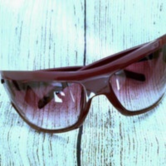 🥳HP🥳 Gucci Women's Burgundy Sunglasses "AUTH" - Picture 2 of 7